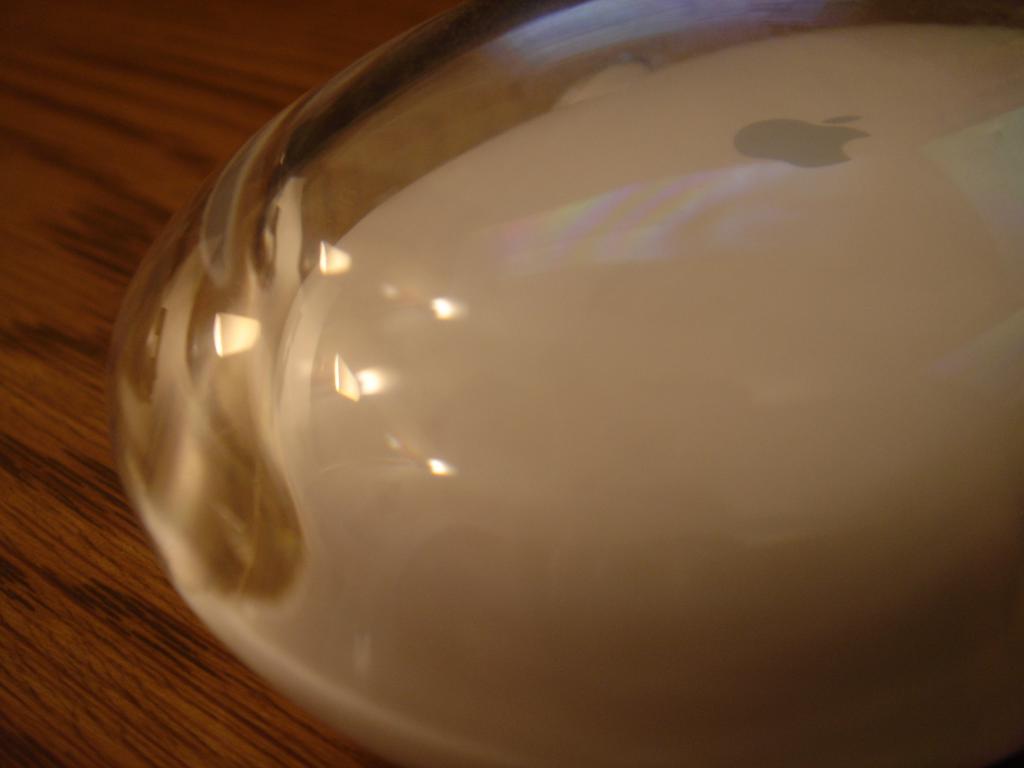 apple mouse macro lights reflection